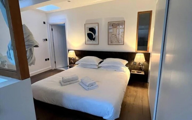 Design Led 1 bed in Cosmopolitan Queens Park