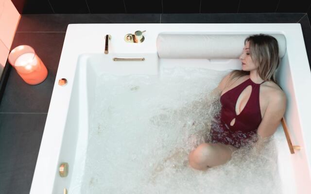 Room in B&B - Queen Suite With Whirlpool tub - B&B Kreart Suite & Rooms