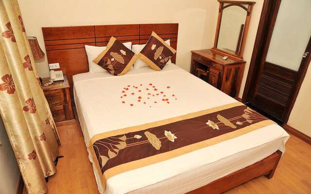Sunflower Hotel & Travel