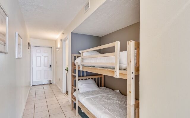 Pelican Beach 1811 1 Bedroom Condo by RedAwning