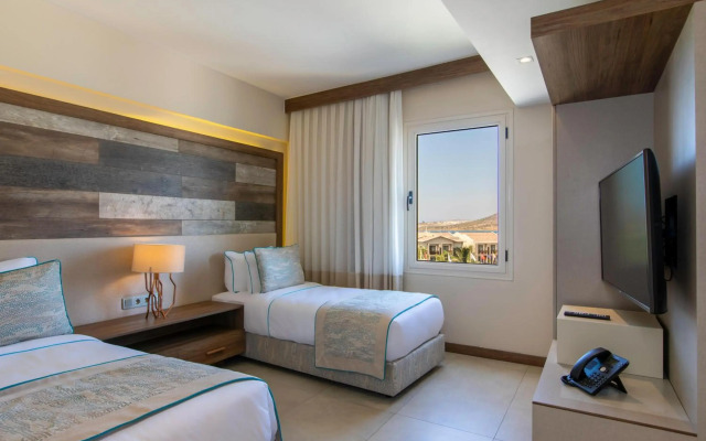 Design Plus Seya Beach Hotel