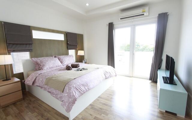 AnB Pool Villa 4BR Beachfront in Pattaya