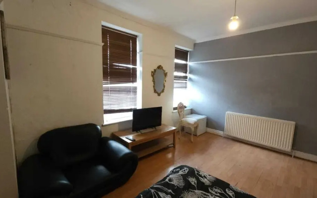 London Edgware Station Apartment