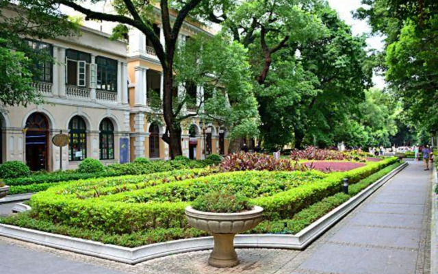 Ruide Apartment Zhongyong Jinyu Branch