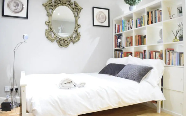 Modern Studio Near Chelsea