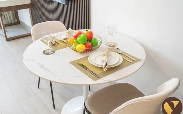 5 Mins Circle mal & 12 Mins Emirates Mal