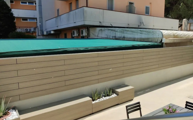 Modern Flat With Swimming Pool by the Beach