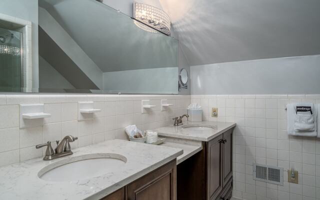 Colonial Gardens Bed & Breakfast