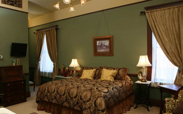 Martin & Mason Hotel