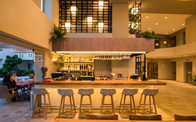 Parasol Luxury Hotel & Suites
