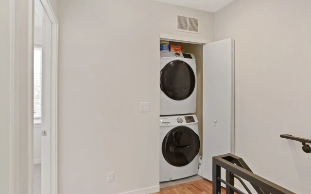 Modern Condo with Stunning Mtn Views