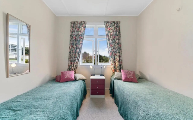 The Beach House - Kapiti Coast Holiday Home