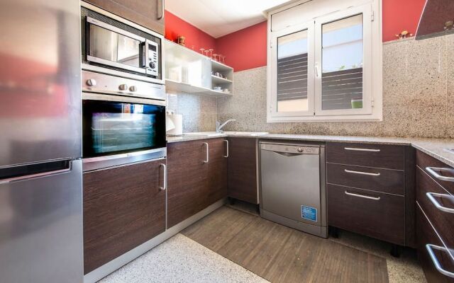 Modern House 2 Km From The Beach (R87)
