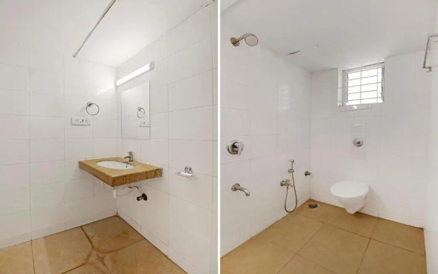 OYO 74511 Hotel Adya