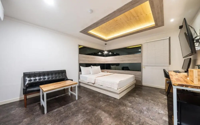 Gumi Indong Hotel 7 Plus