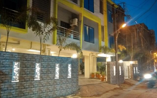 The JK Hotel - Opp Railway Station