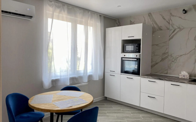 Лайнер на улице Максима Горького