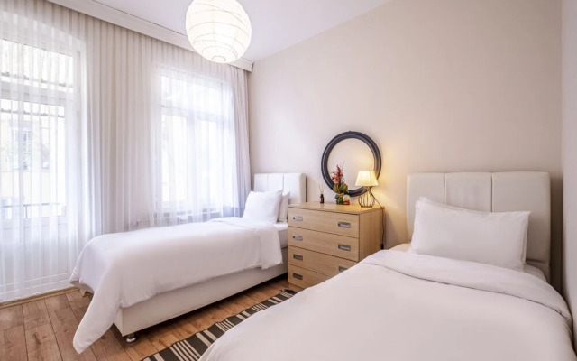 Flat With Bosphorus View and Terrace in Beyoglu