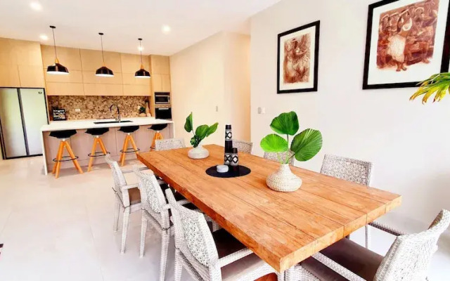 Mama Taras Luxury Villa