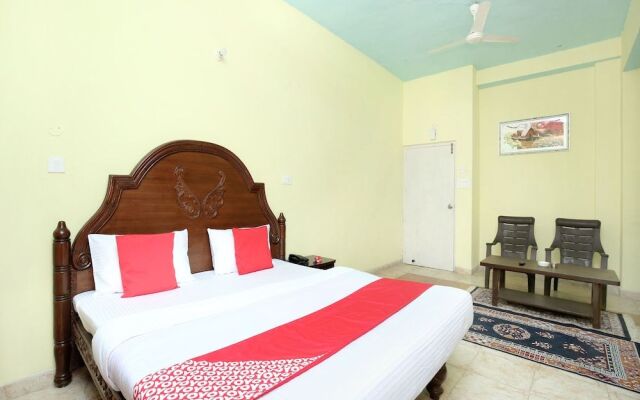 OYO 15710 Hotel Vikrant
