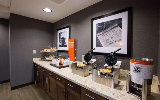 Hampton Inn & Suites Pittsburgh/Harmarville