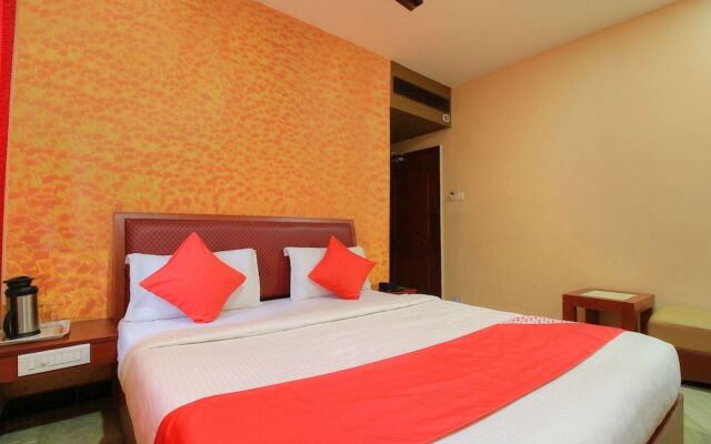 OYO 11585 Hotel Shreenithi