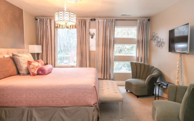 Modern Blue Ultra Chic Nashville Retreat