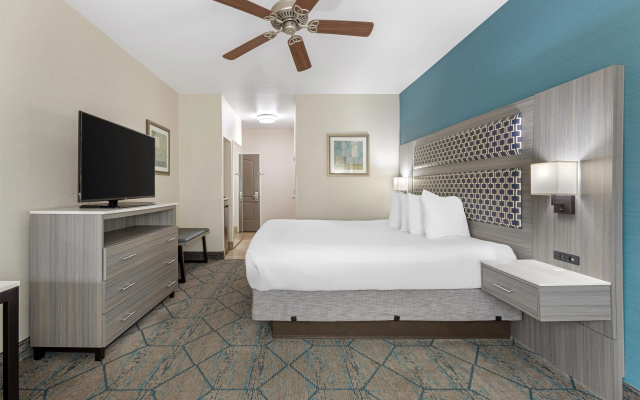 Best Western Plus Wasco Inn & Suites