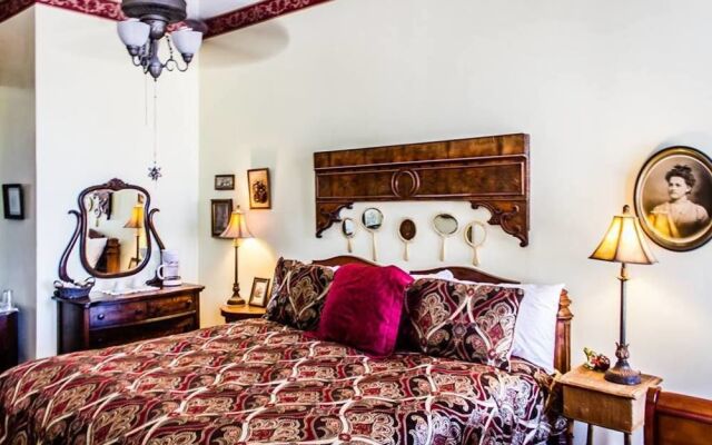 Nutt House Historic Hotel