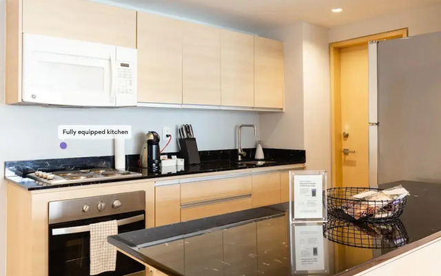 Executive 1BR Oasis With Kitchen & Private Balcony