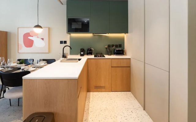 Urban 1BR w Balcony in Business Bay