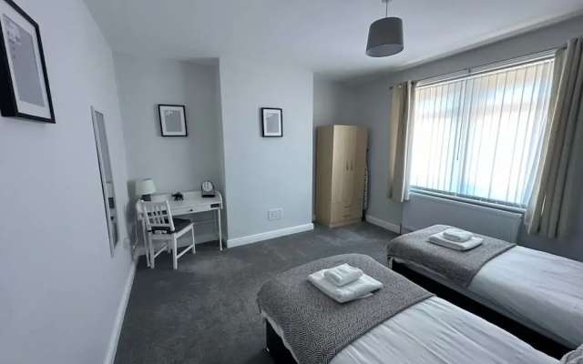 Storey Apartment - Downstairs 2bed Flat
