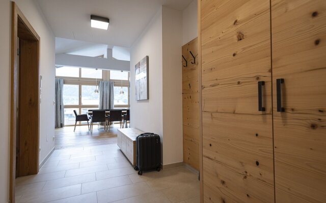 Lakeside-Luxury Apartments