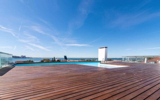 Gorgeous Apartment In Alges With Stunning Rooftop Pool