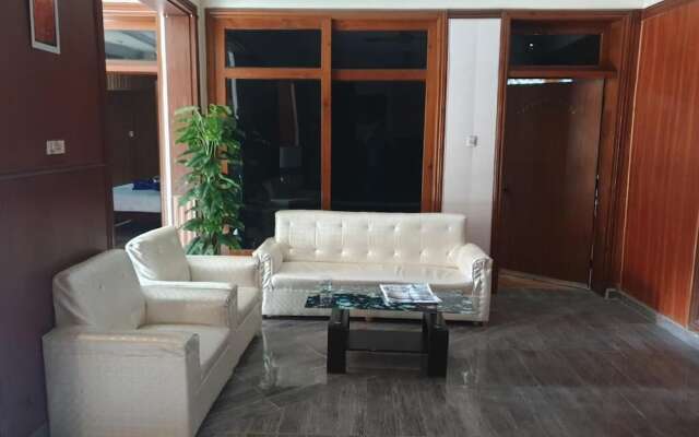 Hotel Sareena Residence