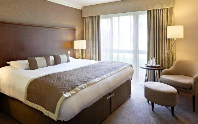 Bush Hotel Farnham