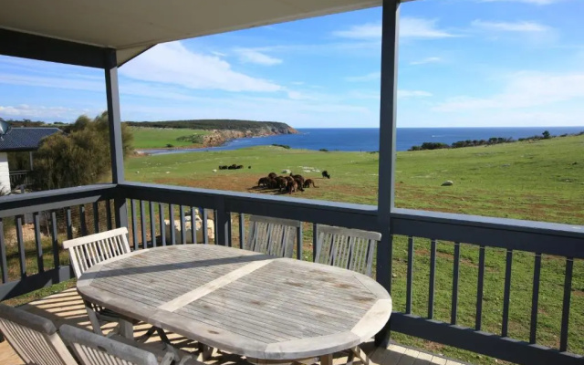 Waves & Wildlife Cottages Kangaroo Island – Balcony – Cassini