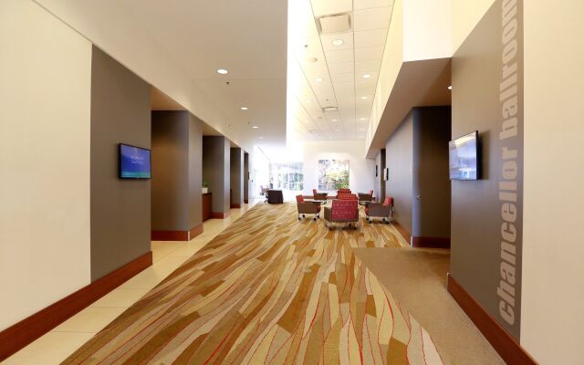 I Hotel And Illinois Conference Center