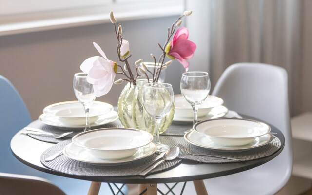 Unique Bright Apartment by Renters