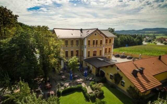 Hotel & Restaurant Waldschloss