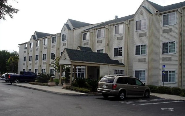Hometown Inn & Suites Jacksonville - Butler Blvd./Southpoint