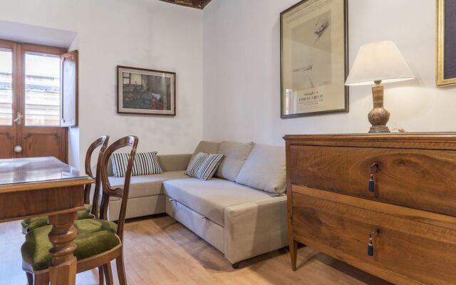 Montecitorio & Pantheon Stylish Flat