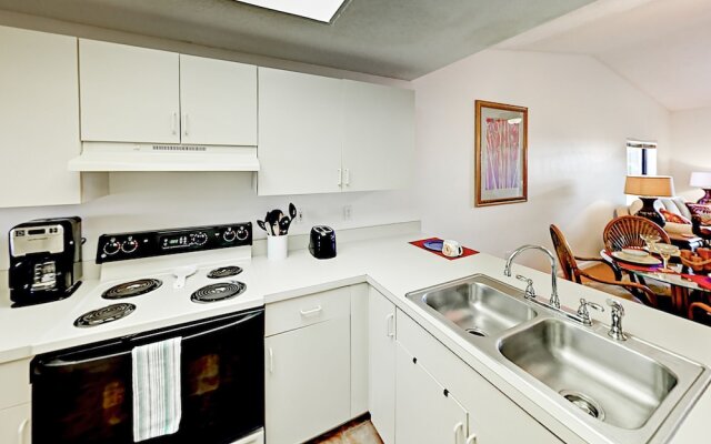 Beach-Themed #F32 - 2 Br Condo