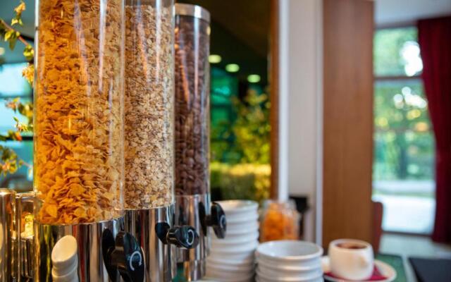 Отель Clarion Paris CDG Airport