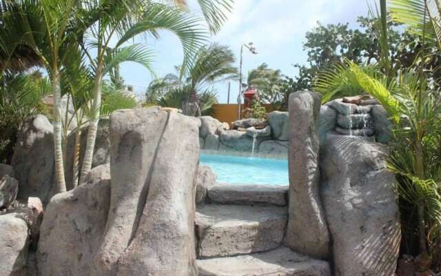 Sea Breeze Ocean, Studio 7 at Mangel Halto Beach