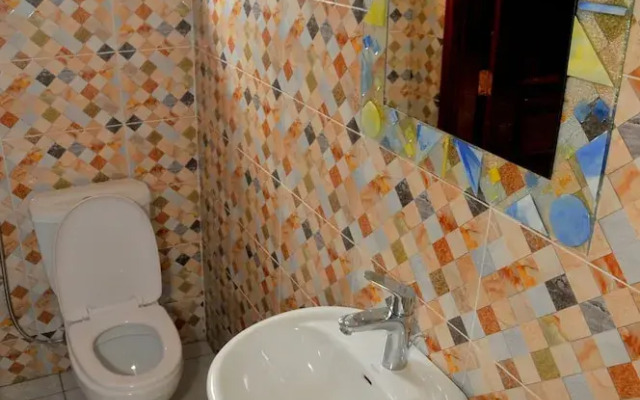 Victoria Lake View Guest House & Safaris