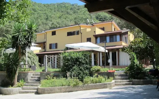 Casale Rondinella B&B