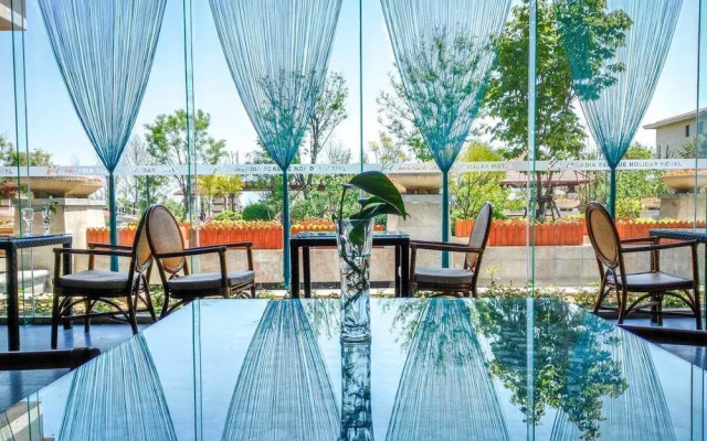 Qinhuangdao Arcadia Seaside Holiday Hotel