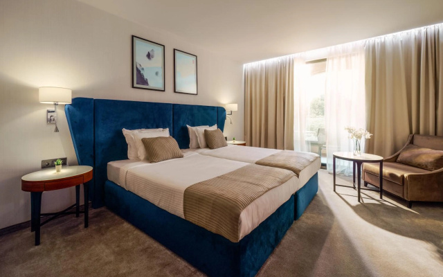 Astor Garden Hotel