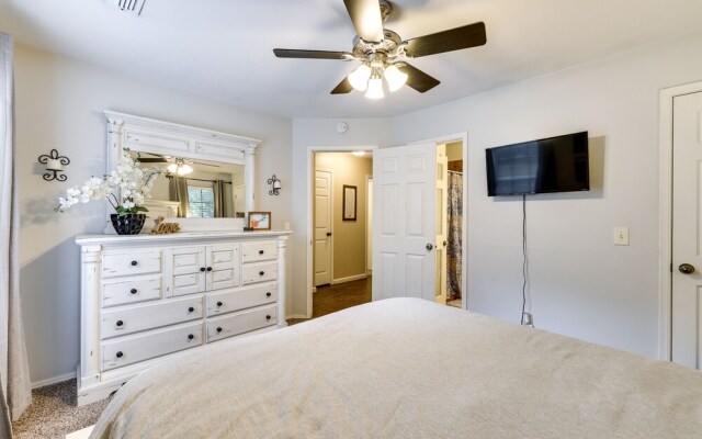 Cozy Fayetteville Vacation Rental Near Campus!